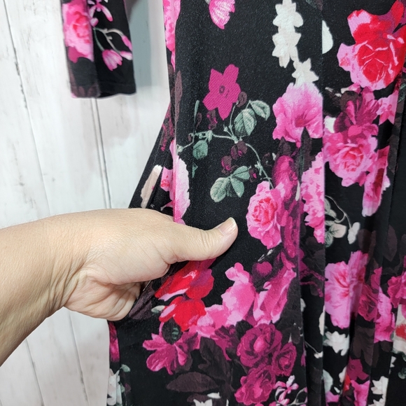 Torrid Sweatheart Floral Print Knit Skater Dress Rayon Spandex Blend Size 0 (12) - Picture 7 of 10